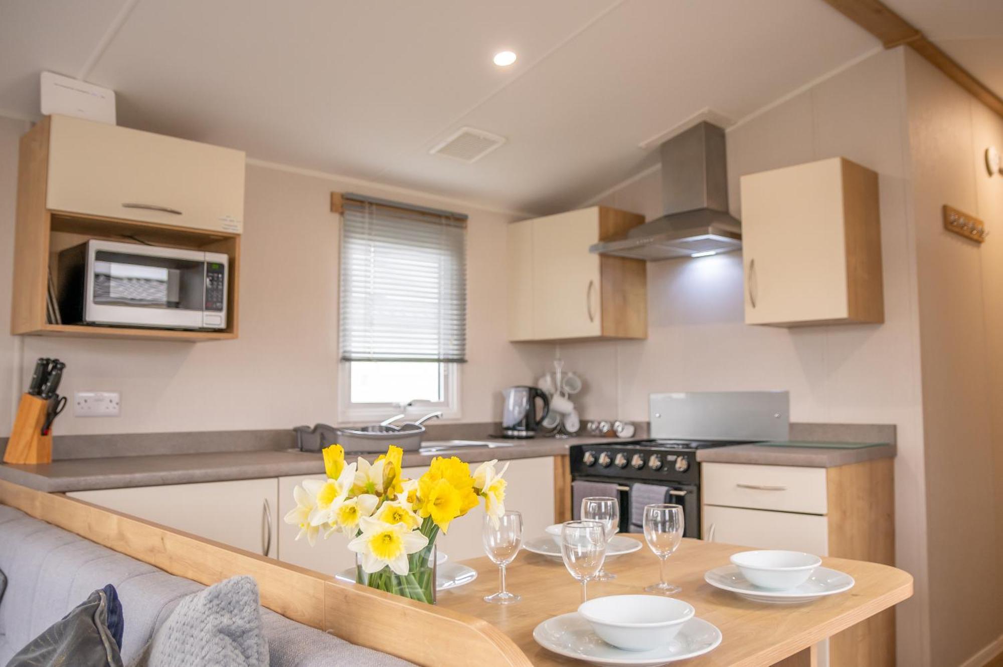 64 Lancaster The Lazy Willow 3 Bedroom Hot Tub Caravan Tattershall Lakes Zewnętrze zdjęcie