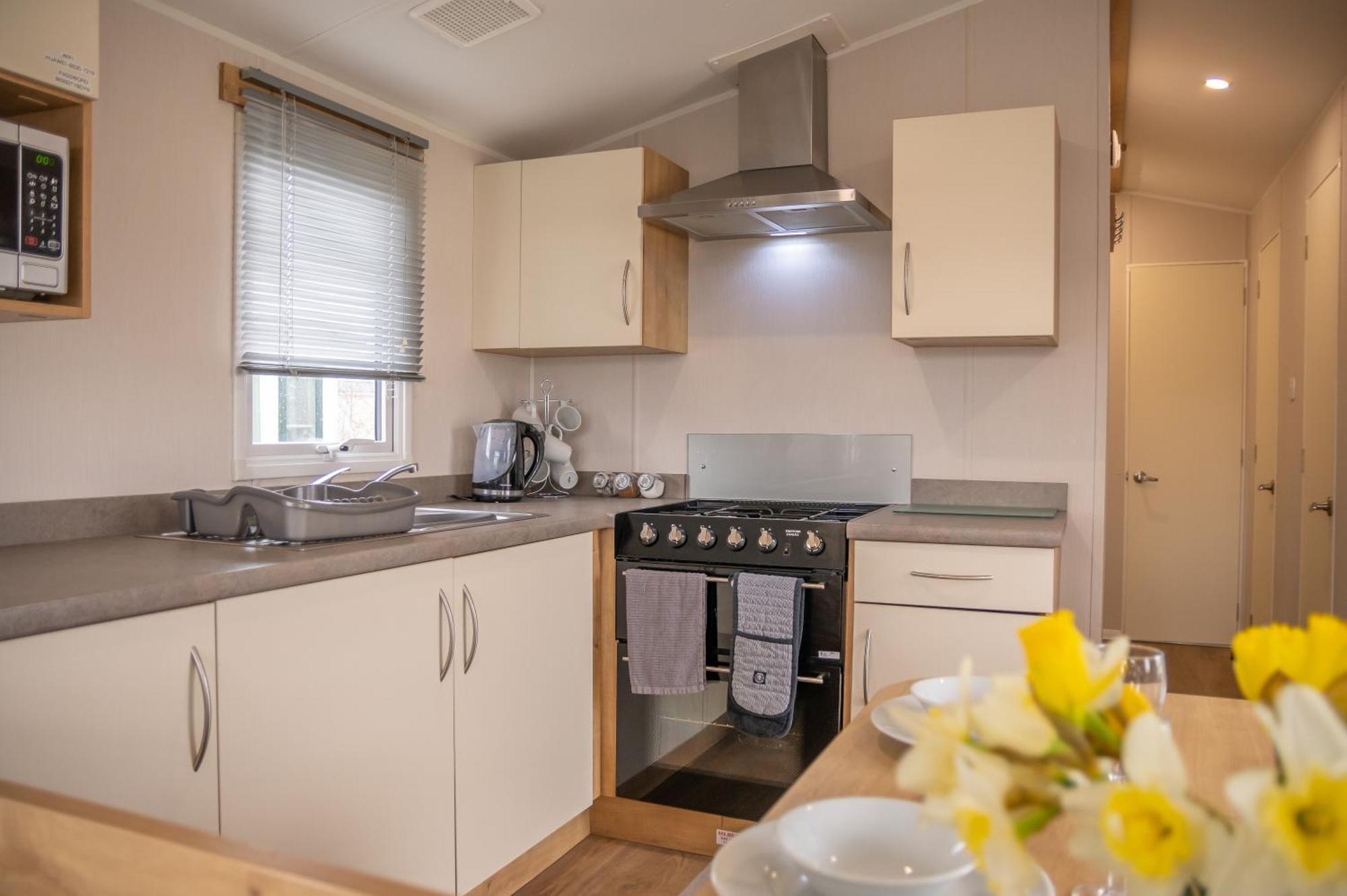 64 Lancaster The Lazy Willow 3 Bedroom Hot Tub Caravan Tattershall Lakes Zewnętrze zdjęcie