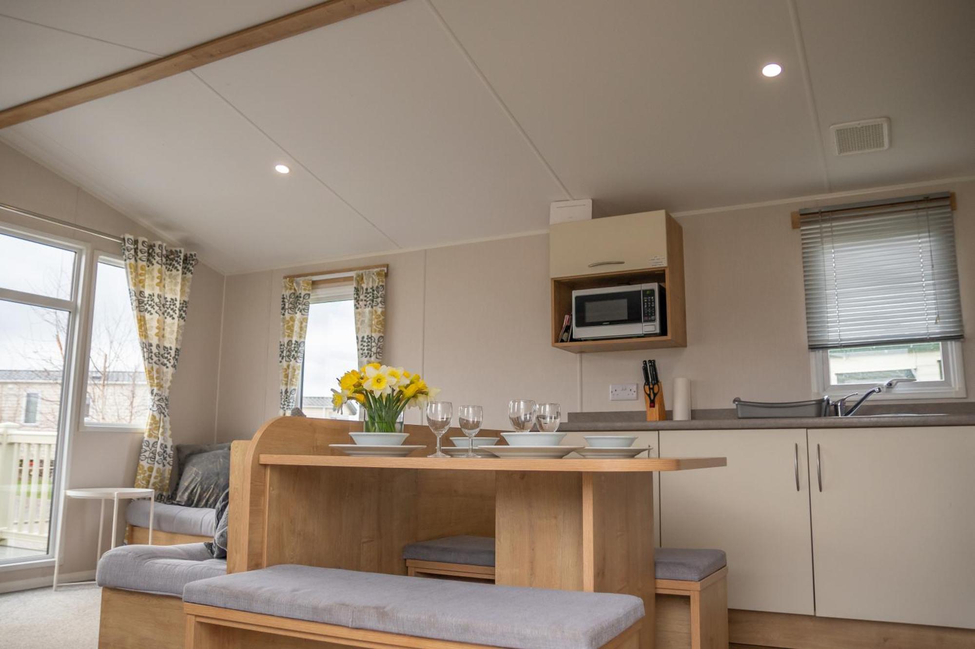 64 Lancaster The Lazy Willow 3 Bedroom Hot Tub Caravan Tattershall Lakes Zewnętrze zdjęcie