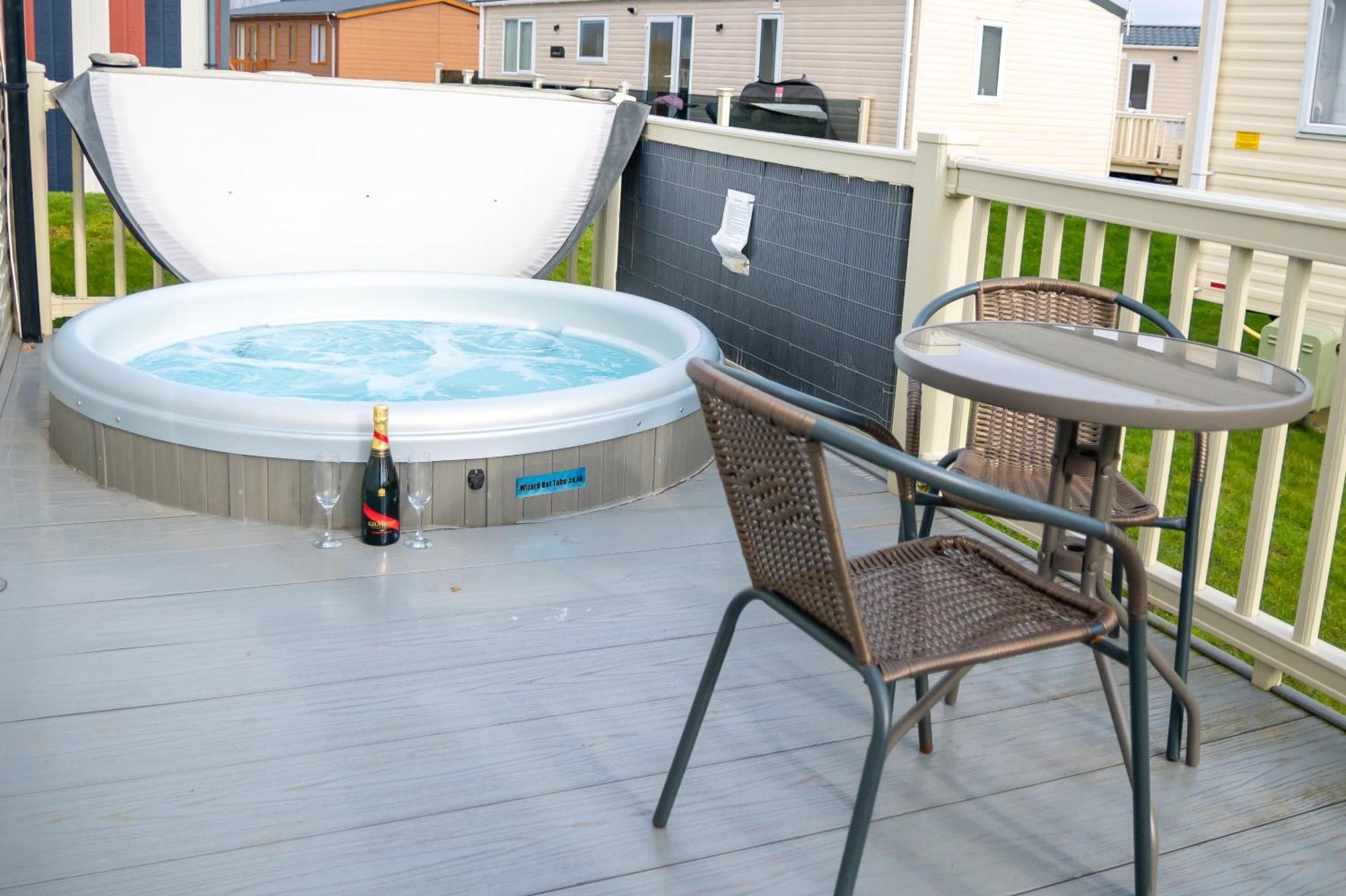 64 Lancaster The Lazy Willow 3 Bedroom Hot Tub Caravan Tattershall Lakes Zewnętrze zdjęcie
